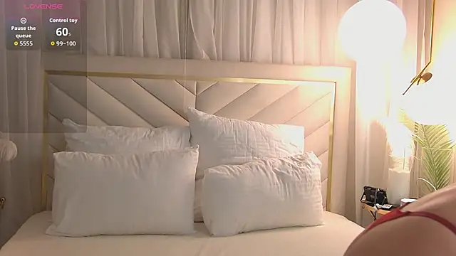 AmandaPirs online show from October 24, 12:37 pm