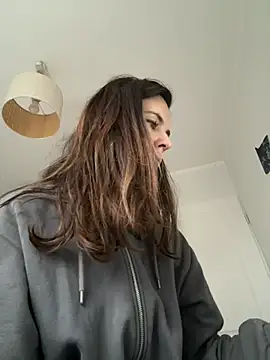 Sara darling online show from December 9, 9:39 am
