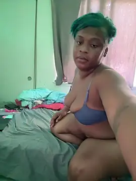 Snapshot of Prettynthick12 chatting on June 24, 7:44 pm Prettynthick12 online show from June 24, 7:44 pm