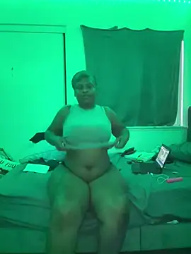 Snapshot of Prettynthick12 chatting on June 23, 9:07 am Prettynthick12 online show from June 23, 9:07 am