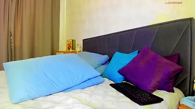 Snapshot of _Luna_Ly chatting on March 2, 5:01 am Luna Ly online show from March 2, 5:01 am