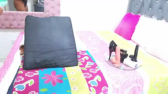 Snapshot of salome_ebony chatting on November 16, 10:46 pm salome ebony online show from November 16, 10:46 pm