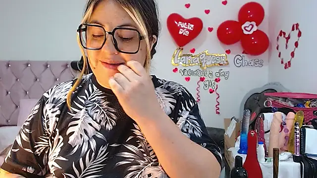 lanaqueen699 online show from February 25, 3:31 pm