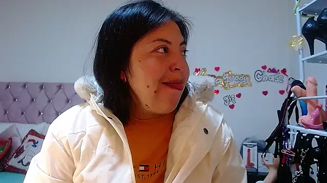 lanaqueen699 online show from January 6, 12:20 pm