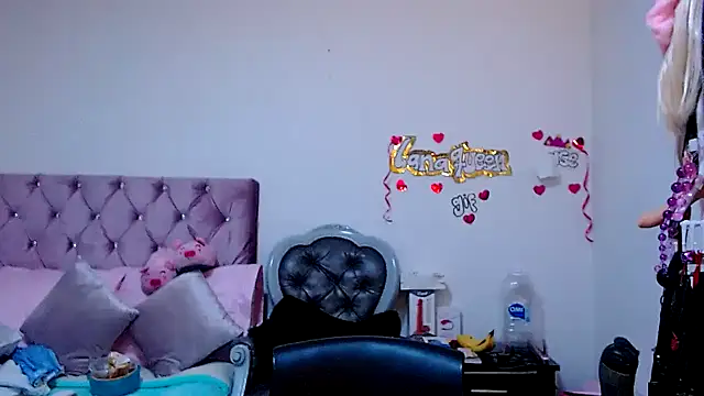 lanaqueen699 online show from April 16, 9:39 pm