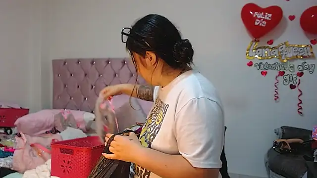 lanaqueen699 online show from March 1, 3:27 pm