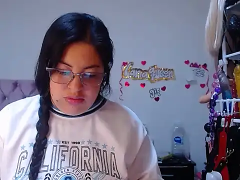 lanaqueen699 online show from April 14, 12:21 pm