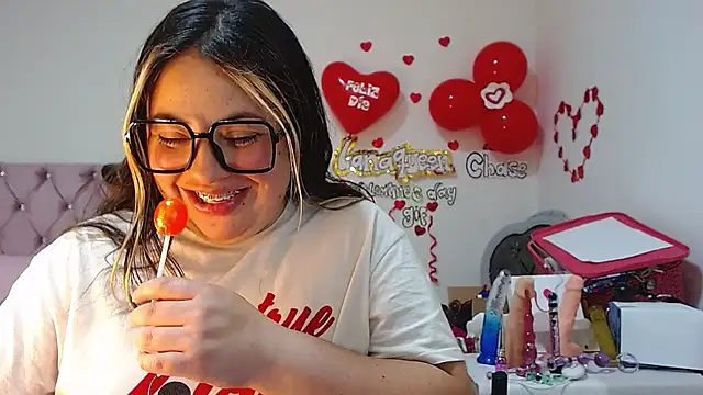 lanaqueen699 online show from February 27, 6:31 pm