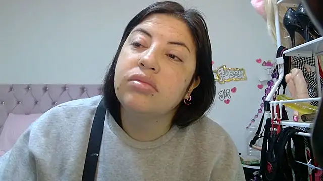 lanaqueen699 online show from May 5, 12:19 pm