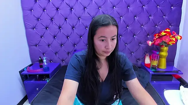 Snapshot of NaomyPrinces chatting on May 9, 2:09 pm NaomyPrinces online show from May 9, 2:09 pm
