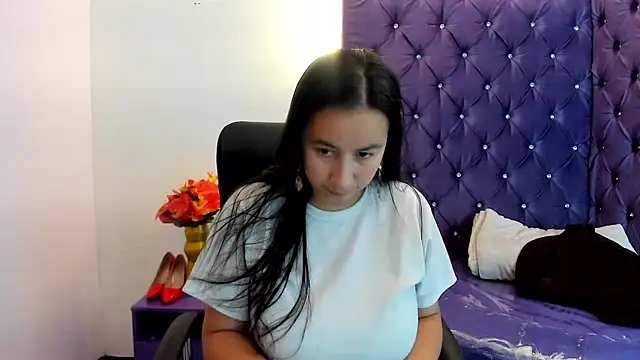 Snapshot of NaomyPrinces chatting on May 23, 2:49 pm NaomyPrinces online show from May 23, 2:49 pm