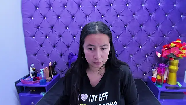 Snapshot of NaomyPrinces chatting on May 8, 2:32 pm NaomyPrinces online show from May 8, 2:32 pm