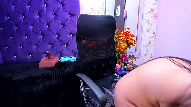 NaomyPrinces online show from June 25, 2:11 pm