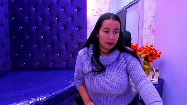 Snapshot of NaomyPrinces chatting on June 2, 2:28 pm NaomyPrinces online show from June 2, 2:28 pm