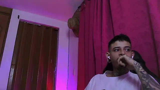 Snapshot of Ceder-Calistenes chatting on November 13, 6:06 am Ceder-Calistenes online show from November 13, 6:06 am