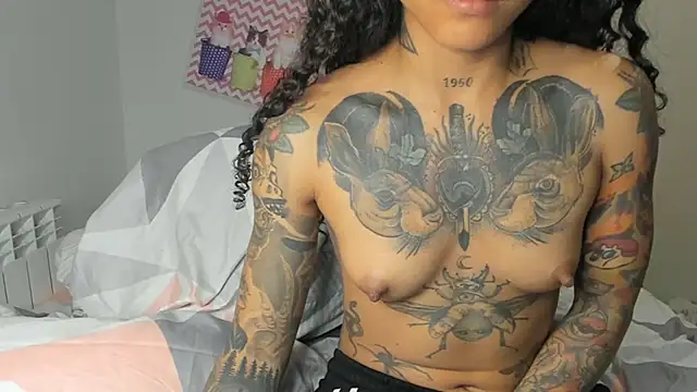 Snapshot of Ama_music chatting on February 26, 5:53 pm Ama music online show from February 26, 5:53 pm