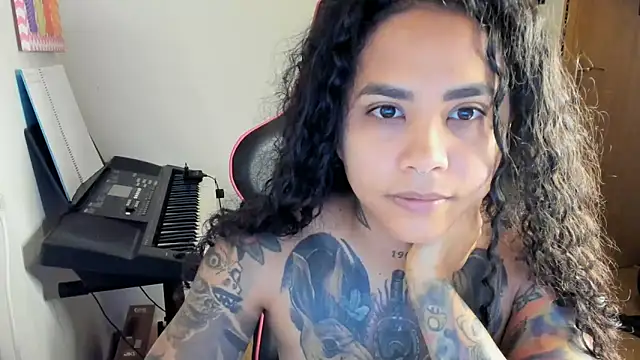 Snapshot of Ama_music chatting on October 15, 10:01 am Ama music online show from October 15, 10:01 am