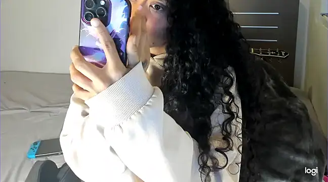 Snapshot of Ama_music chatting on March 20, 8:42 am Ama music online show from March 20, 8:42 am