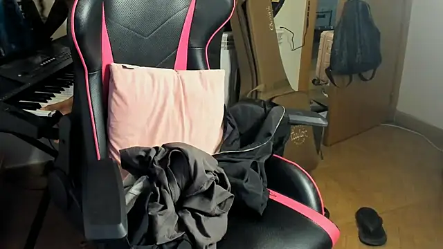 Snapshot of Ama_music chatting on October 3, 9:00 am Ama music online show from October 3, 9:00 am