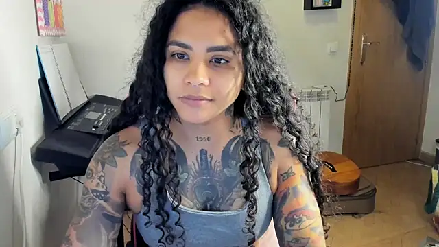 Snapshot of Ama_music chatting on November 4, 10:52 am Ama music online show from November 4, 10:52 am