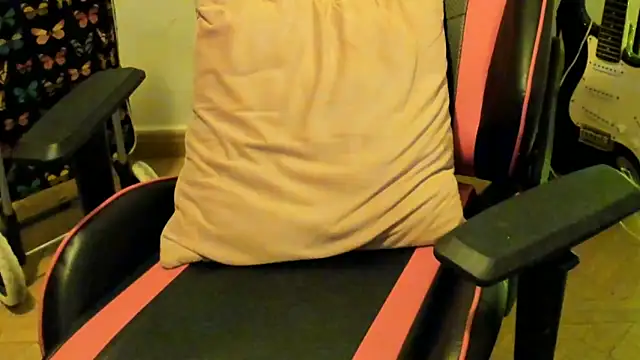 Snapshot of Ama_music chatting on September 22, 10:21 am Ama music online show from September 22, 10:21 am