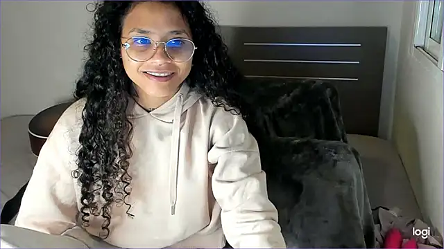 Snapshot of Ama_music chatting on March 19, 8:23 am Ama music online show from March 19, 8:23 am