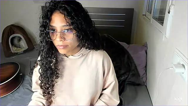 Snapshot of Ama_music chatting on March 5, 11:06 am Ama music online show from March 5, 11:06 am