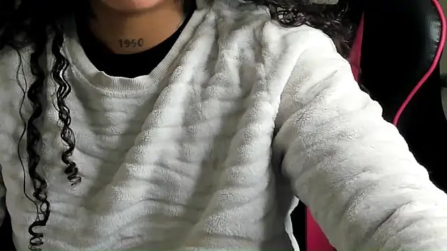 Snapshot of Ama_music chatting on December 1, 11:11 am Ama music online show from December 1, 11:11 am