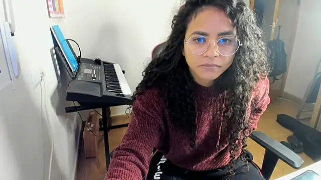 Snapshot of Ama_music chatting on October 6, 8:37 am Ama music online show from October 6, 8:37 am