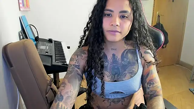 Snapshot of Ama_music chatting on October 4, 10:50 am Ama music online show from October 4, 10:50 am