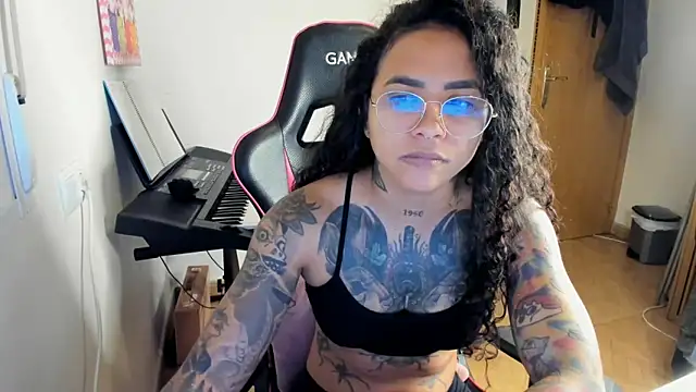 Snapshot of Ama_music chatting on October 25, 9:41 am Ama music online show from October 25, 9:41 am