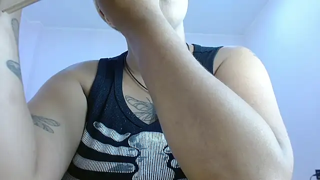 Snapshot of april_bunnyy chatting on June 10, 8:43 pm april bunnyy online show from June 10, 8:43 pm