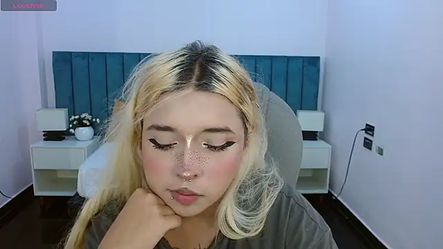 Snapshot of april_bunnyy chatting on July 2, 8:59 pm april bunnyy online show from July 2, 8:59 pm