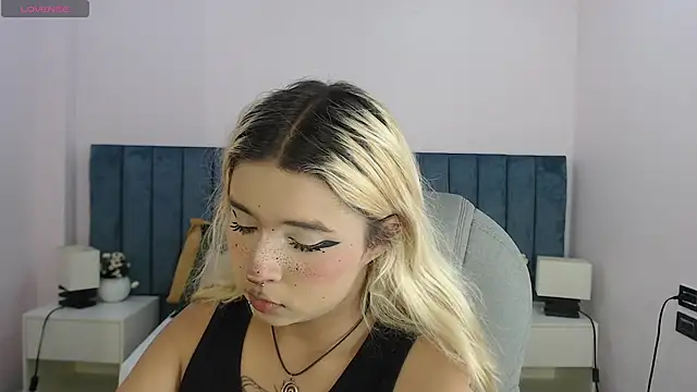 april bunnyy online show from April 17, 7:49 pm