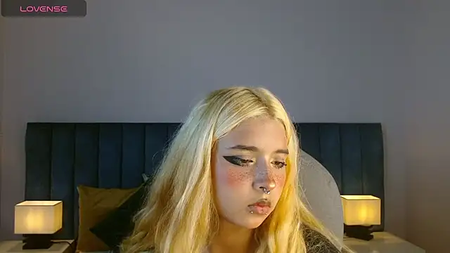 Snapshot of april_bunnyy chatting on February 25, 8:32 pm april bunnyy online show from February 25, 8:32 pm