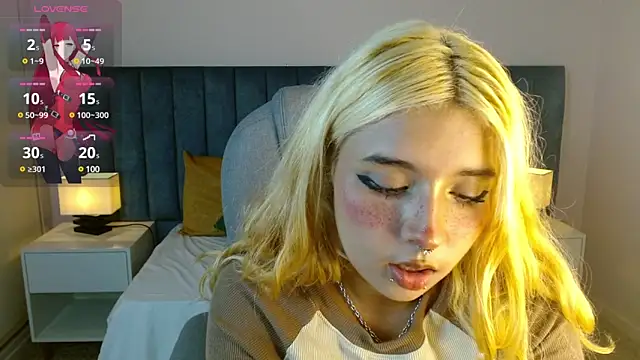 Snapshot of april_bunnyy chatting on March 4, 10:49 pm april bunnyy online show from March 4, 10:49 pm