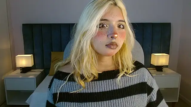 Snapshot of april_bunnyy chatting on March 13, 12:56 pm april bunnyy online show from March 13, 12:56 pm