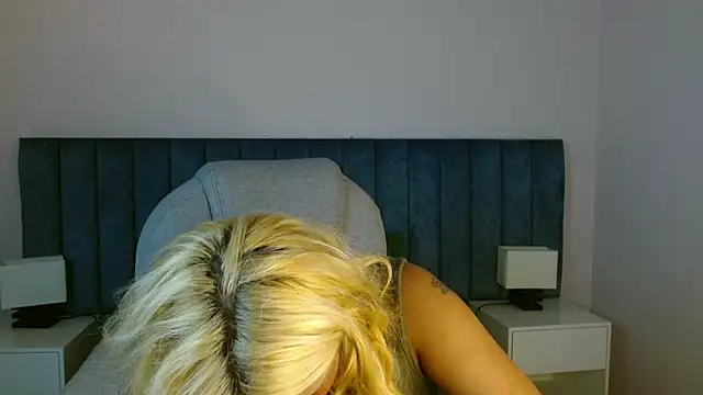 Snapshot of april_bunnyy chatting on March 19, 7:06 pm april bunnyy online show from March 19, 7:06 pm