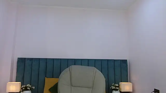 Snapshot of april_bunnyy chatting on June 11, 12:32 am april bunnyy online show from June 11, 12:32 am