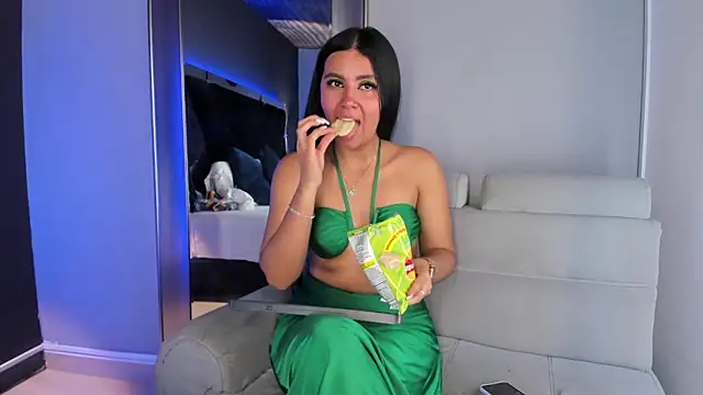 Larabrooks online show from March 10, 7:07 pm