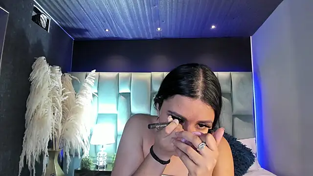 Larabrooks online show from November 26, 7:03 pm