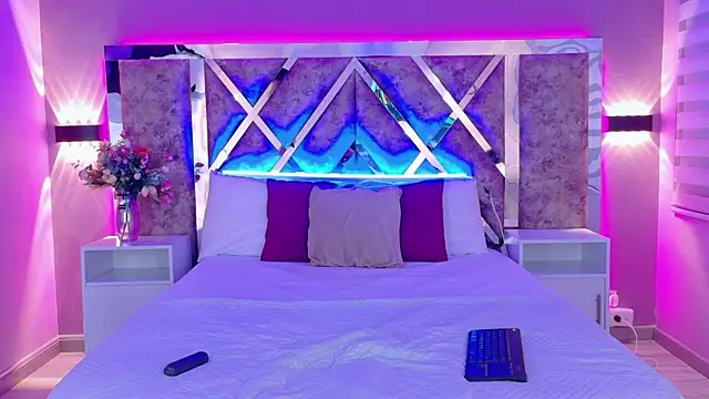 Larabrooks online show from April 14, 7:08 pm