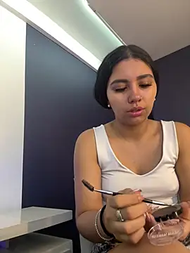 Snapshot of Larabrooks chatting on June 6, 5:29 pm Larabrooks online show from June 6, 5:29 pm