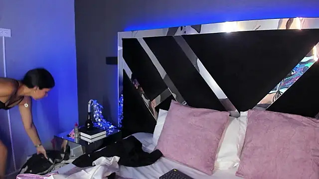 Larabrooks online show from February 14, 7:25 pm