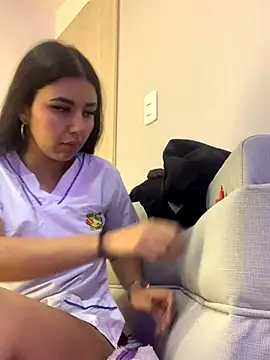 Larabrooks online show from November 24, 6:52 pm