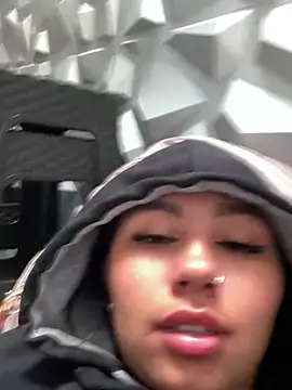 Larabrooks online show from February 17, 5:21 pm