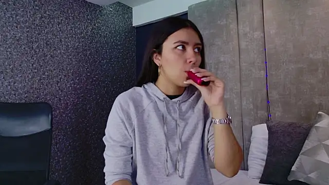 Larabrooks online show from December 16, 5:28 pm