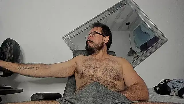 Snapshot of SbasTone_Muscle chatting on October 10, 1:12 pm SbasTone Muscle online show from October 10, 1:12 pm