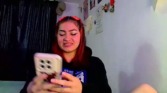 Snapshot of lucycherry__ chatting on March 18, 12:17 pm lucycherry online show from March 18, 12:17 pm