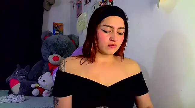Snapshot of lucycherry__ chatting on March 11, 2:53 am lucycherry online show from March 11, 2:53 am